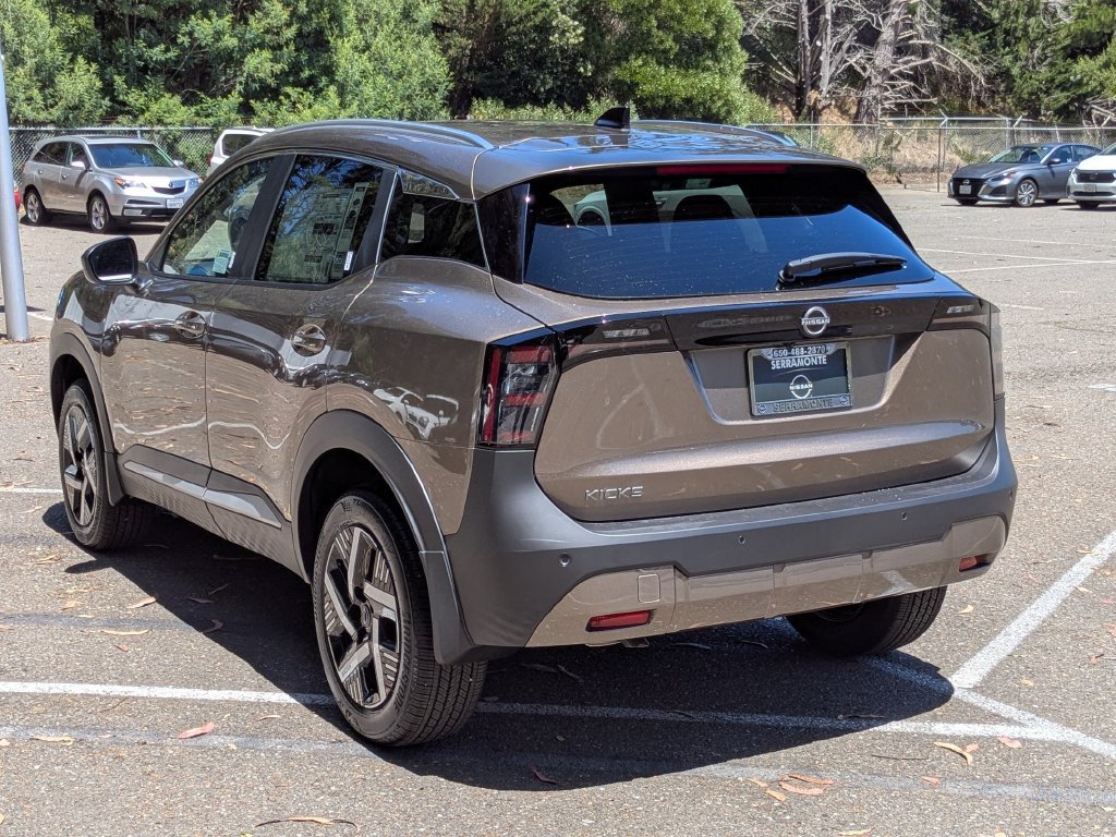 New 2026 Nissan Kicks SV w/ Interior Electronics Package FWD image 7