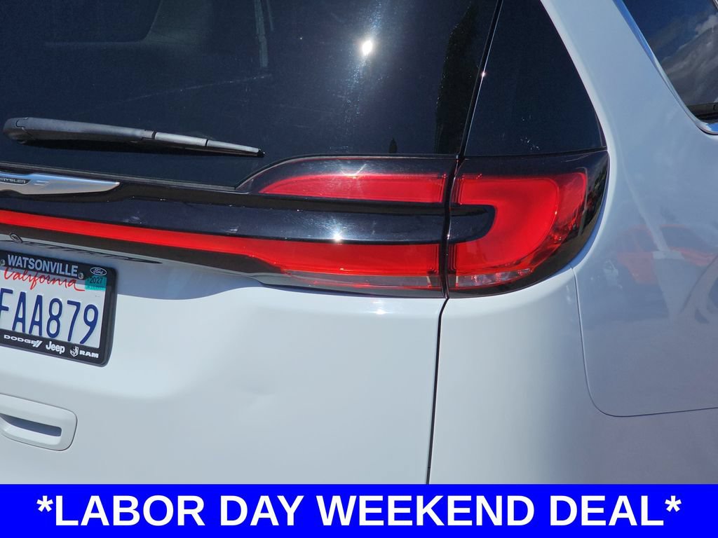 Used 2023 Chrysler Pacifica Limited FWD image 42