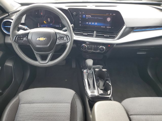 Used 2025 Chevrolet Trax LT FWD image 24