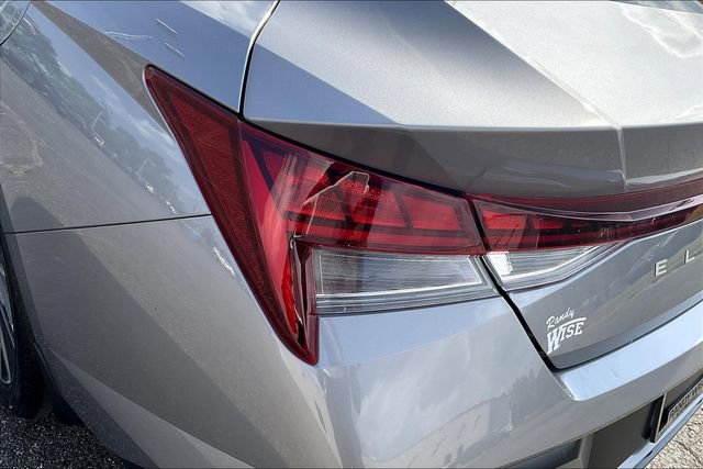 New 2025 Hyundai Elantra Limited image 24