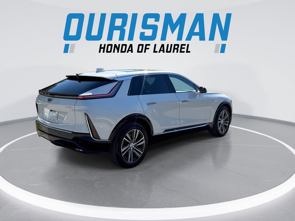 Used 2025 Cadillac Lyriq Luxury w/ LPO, Floor Liner Package AWD/4WD image 8