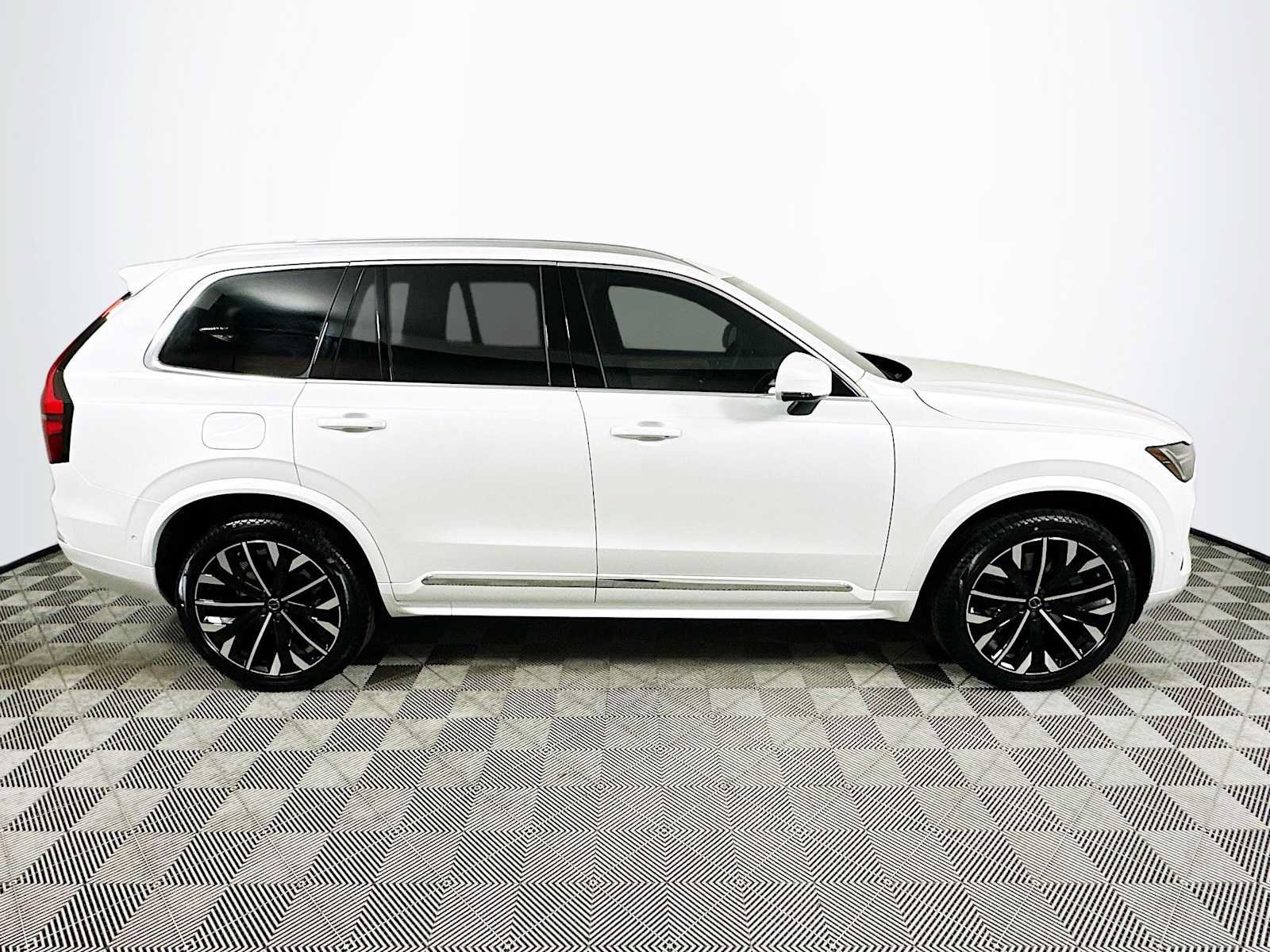 New 2026 Volvo XC90 T8 Ultra w/ Protection Package AWD/4WD image 8
