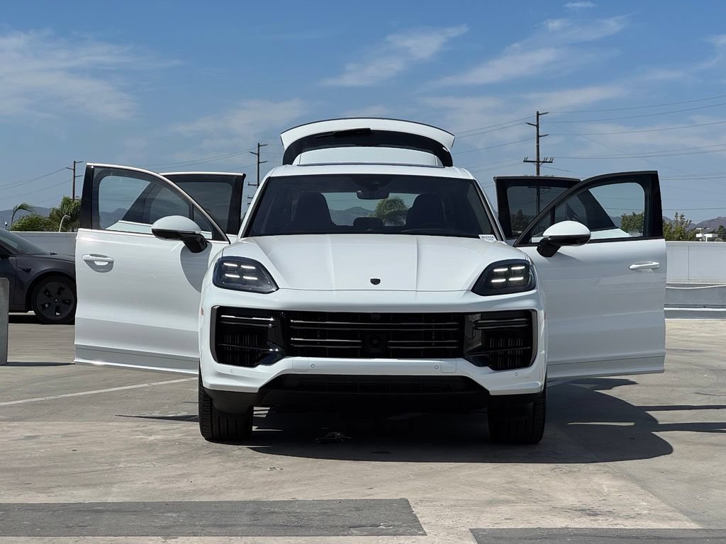 Used 2025 Porsche Cayenne Turbo w/ Premium Package Plus AWD/4WD image 27
