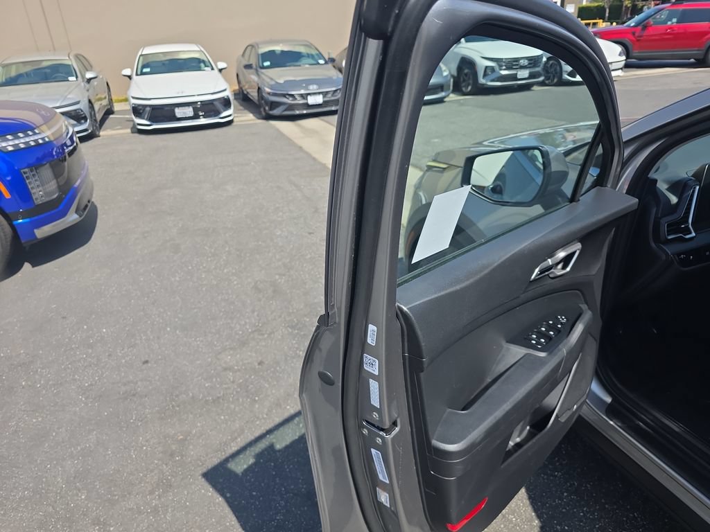 Used 2025 Kia Sportage LX FWD image 10