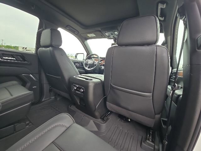 Used 2025 GMC Yukon Denali w/ Sun & Power Step Package AWD/4WD image 18