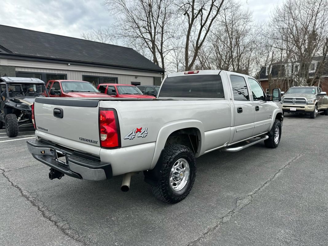 Used 2004 Chevrolet Silverado 2500 LT w/ Heavy-Duty Power Package AWD/4WD image 4