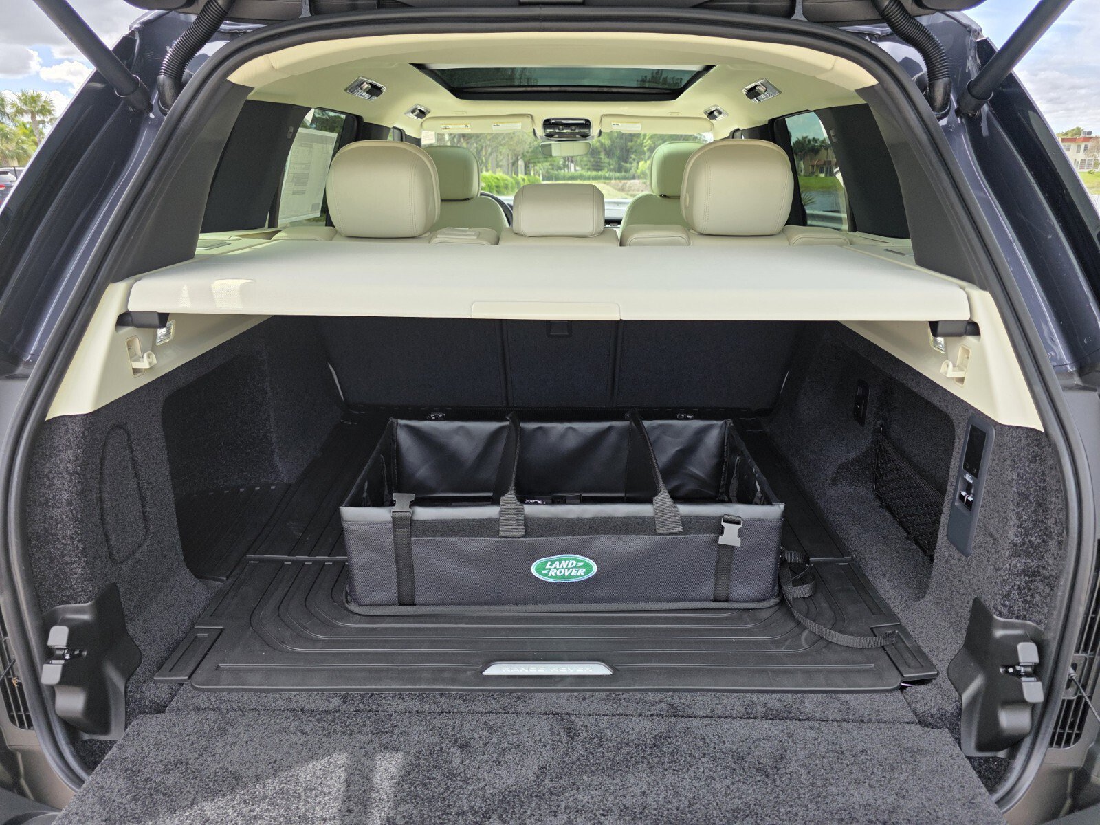 New 2026 Land Rover Range Rover SE image 14