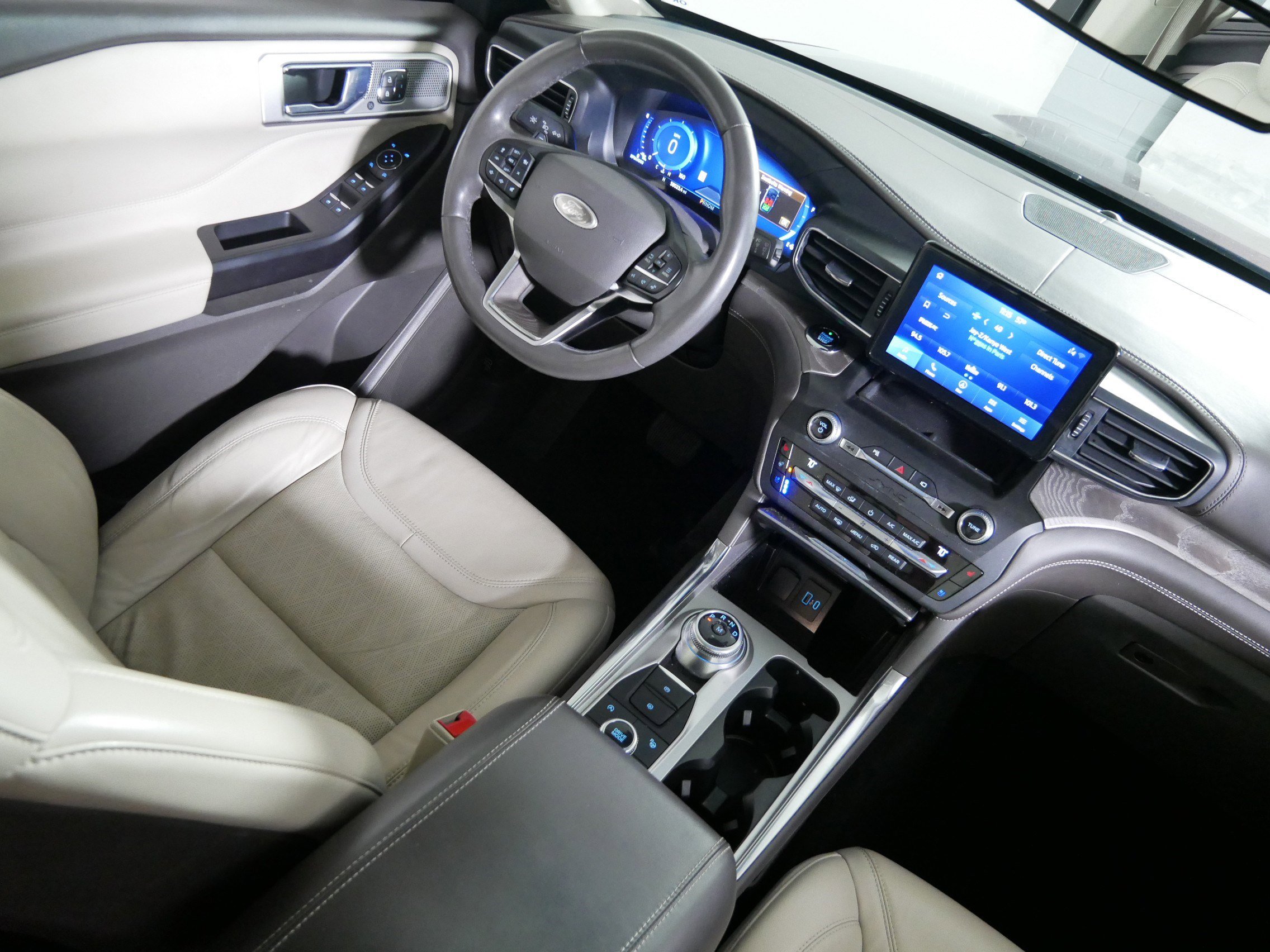 Used 2020 Ford Explorer Platinum AWD/4WD image 9