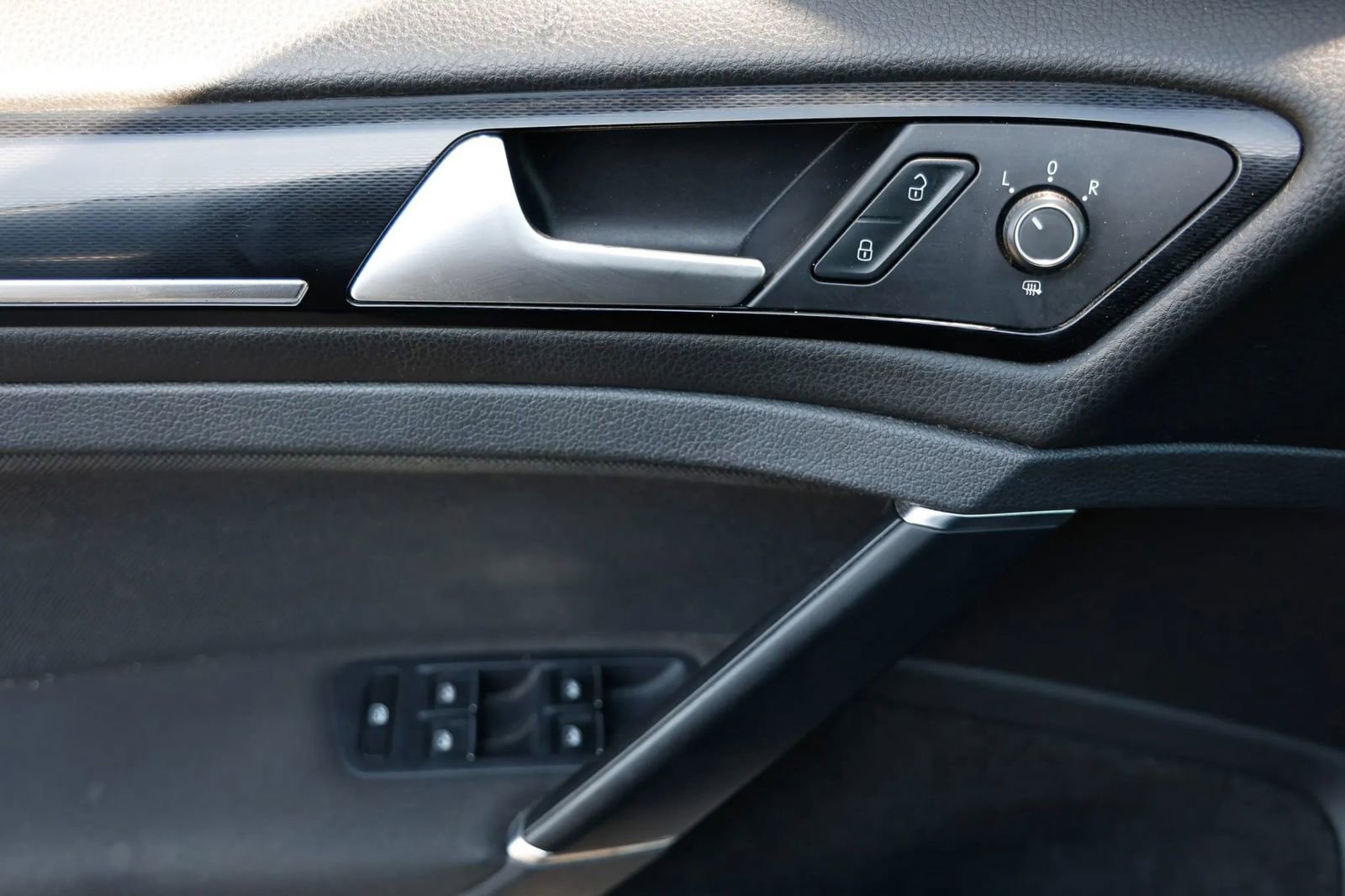 Used 2017 Volkswagen GTI Sport image 32