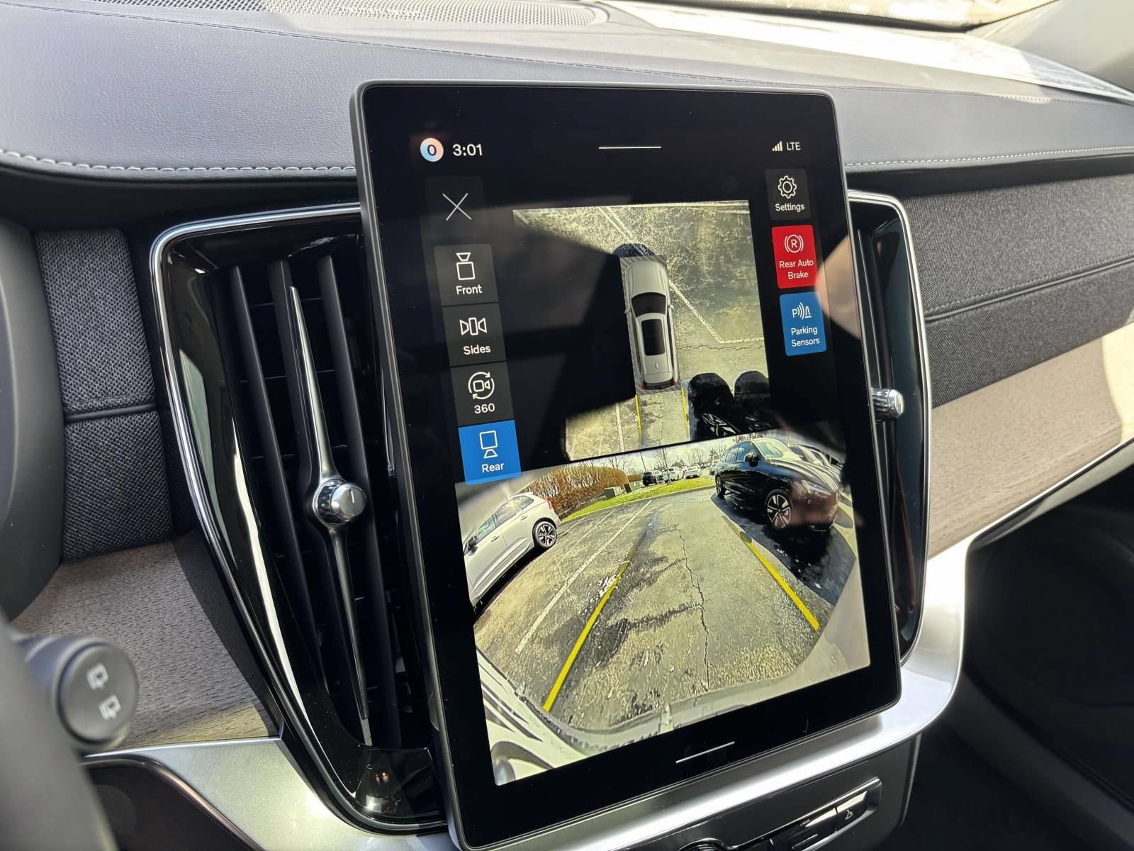 New 2026 Volvo XC90 B6 Plus w/ Protection Package Premier AWD/4WD image 21