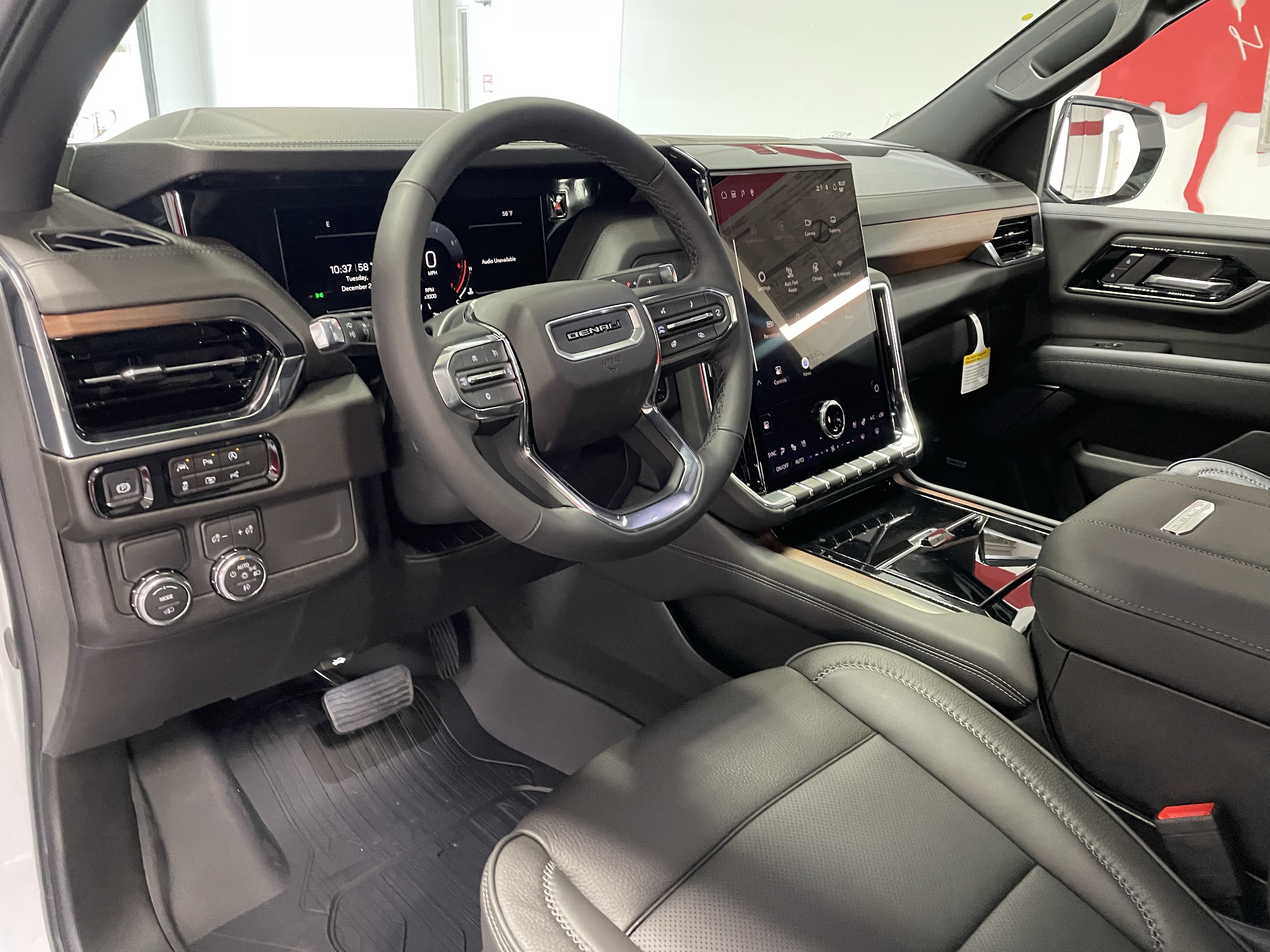 New 2026 GMC Yukon Denali w/ Sun & Power Step Package image 18