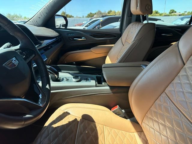 Used 2023 Cadillac Escalade Premium Luxury w/ Performance Package AWD/4WD image 5