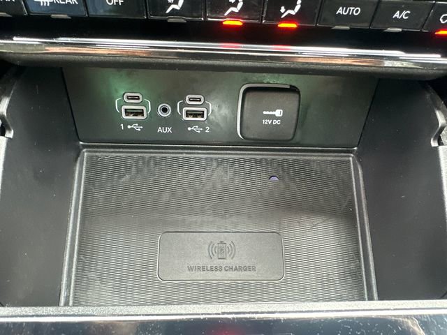 Used 2023 Jeep Grand Cherokee Laredo w/ Luxury Tech Group I AWD/4WD image 44