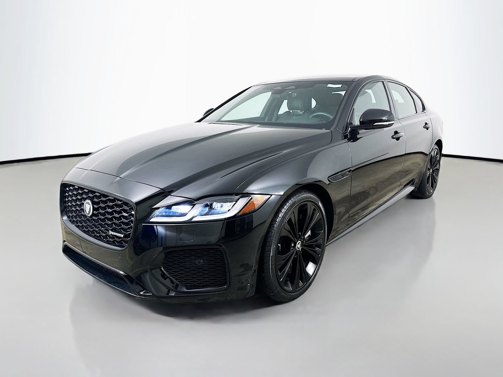 Used 2024 Jaguar XF R-Dynamic SE AWD/4WD image 1