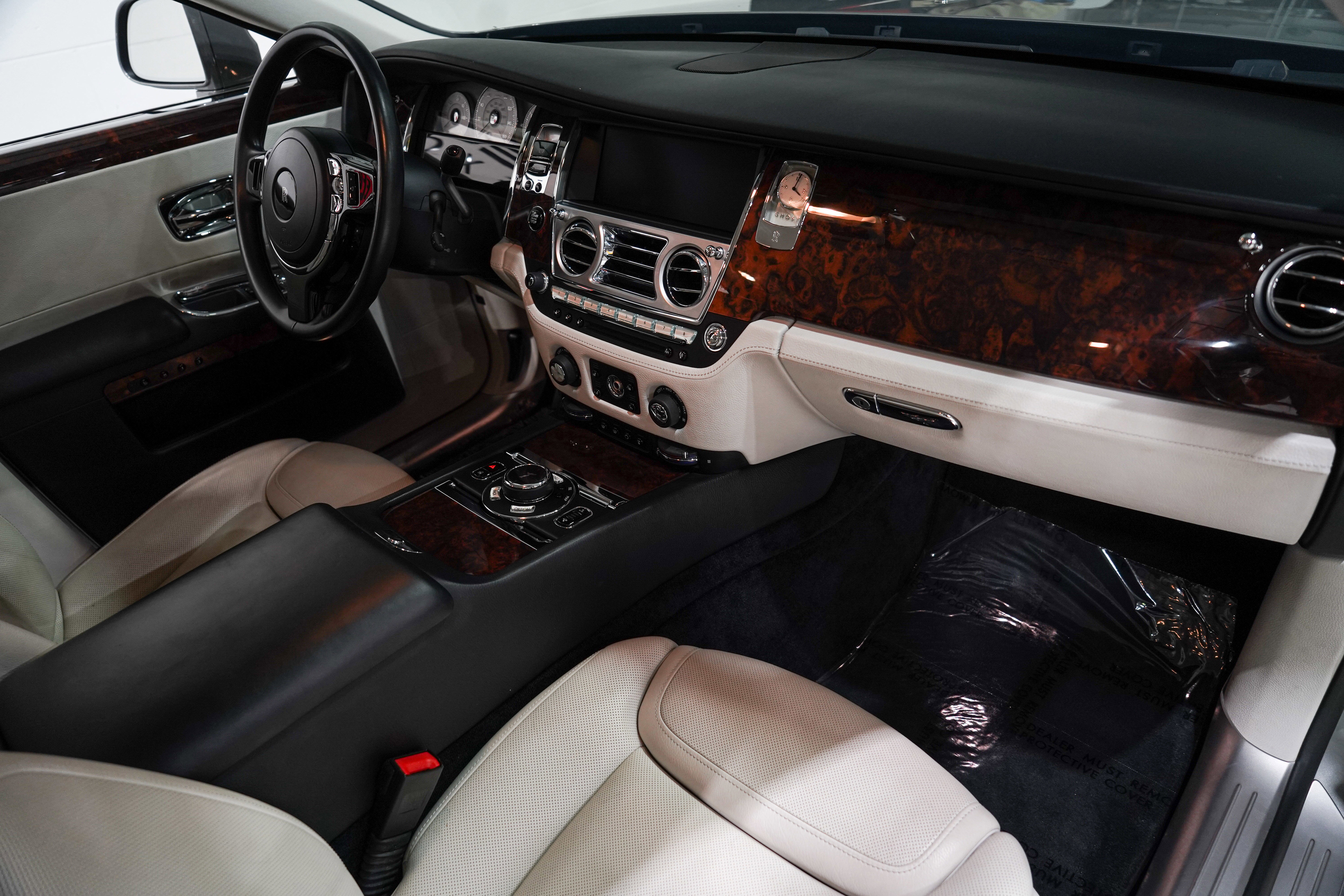Used 2015 Rolls-Royce Ghost RWD image 16