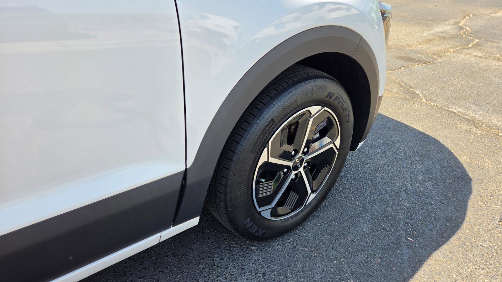 Used 2023 Kia Niro EX image 14