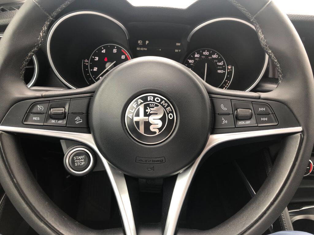 Used 2018 Alfa Romeo Stelvio AWD image 15