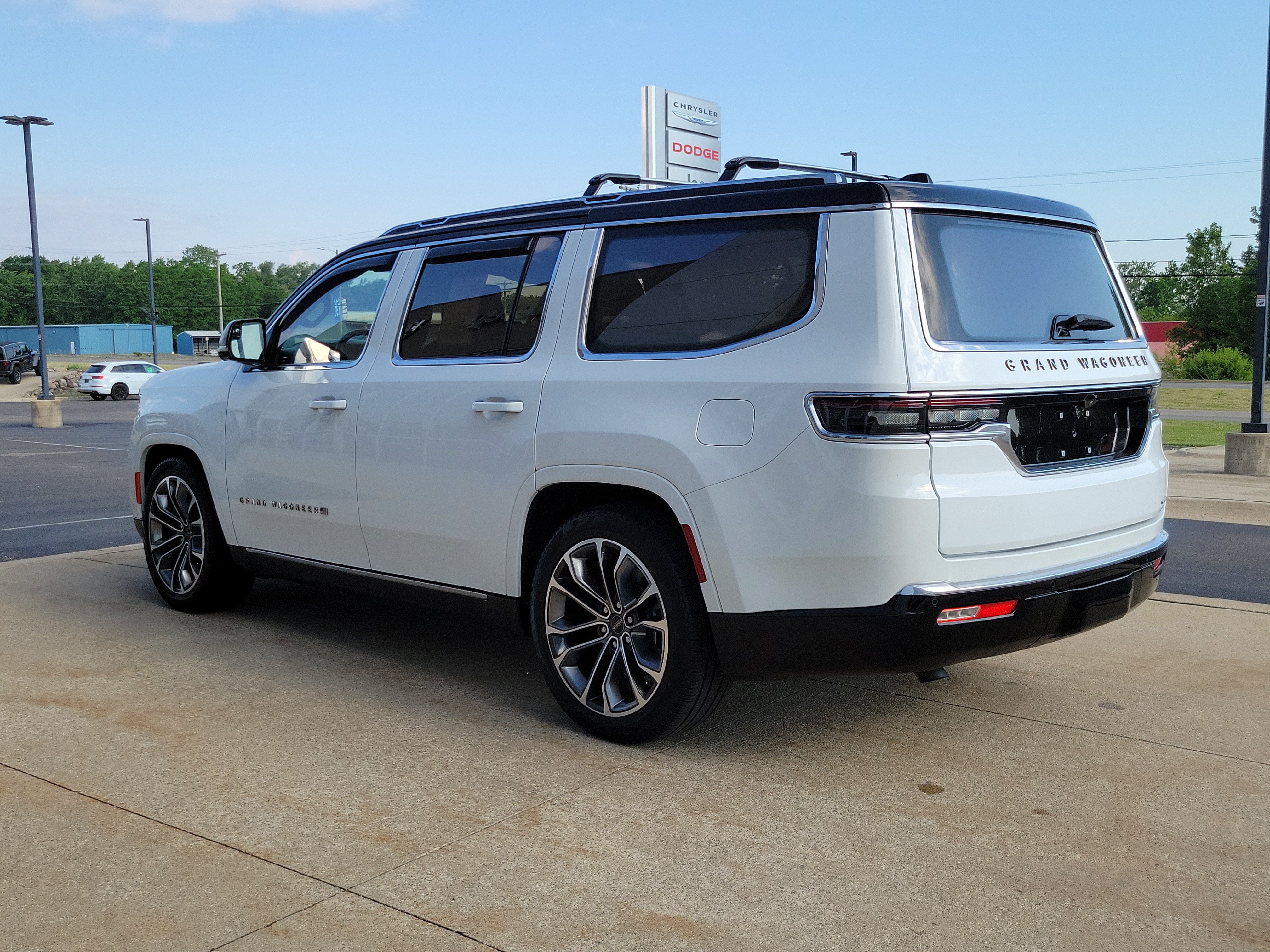 Used 2024 Jeep Grand Wagoneer Series III w/ Rear Seat Video Group 1 AWD/4WD image 3