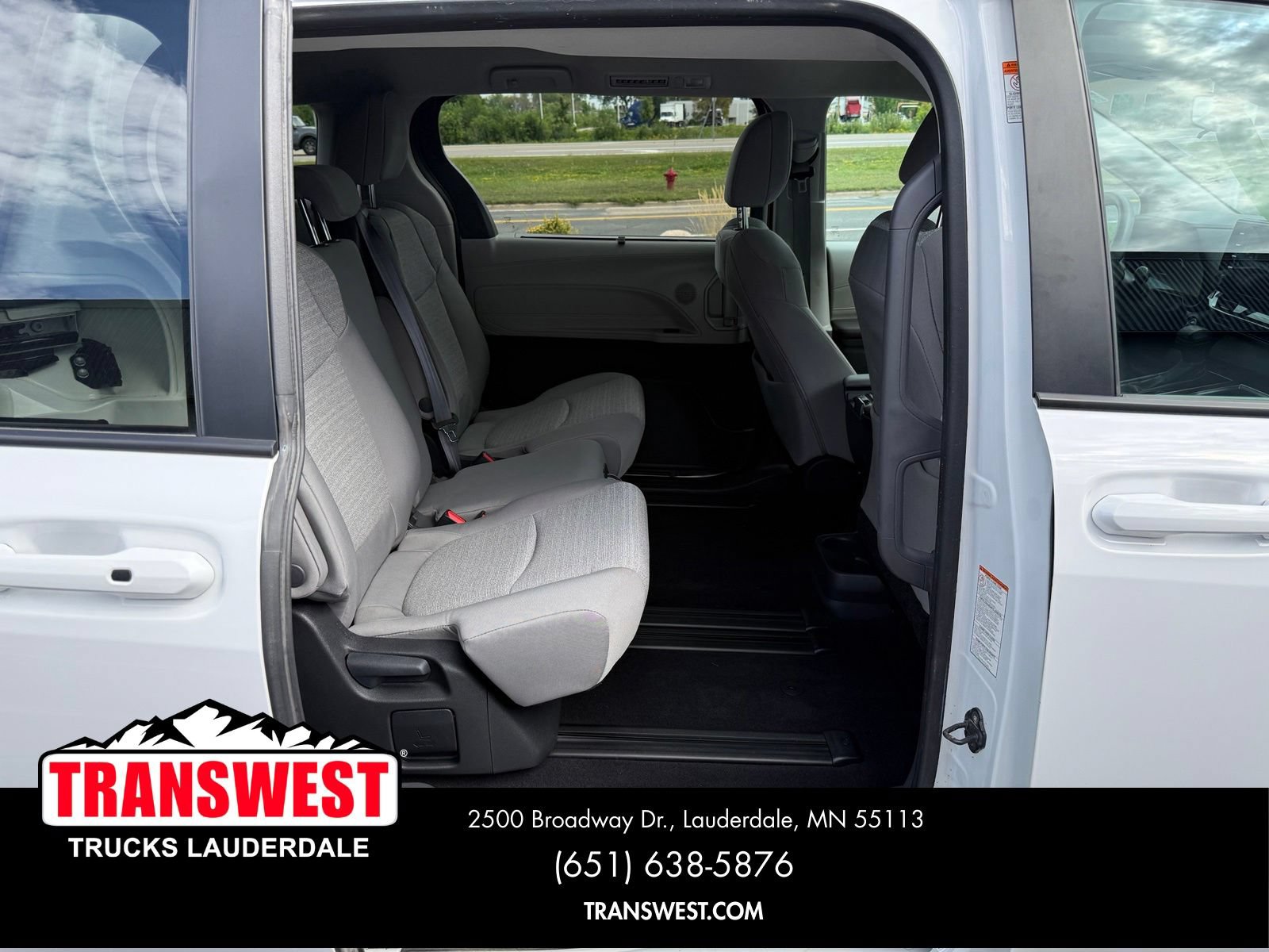 Used 2024 Toyota Sienna LE AWD/4WD image 13