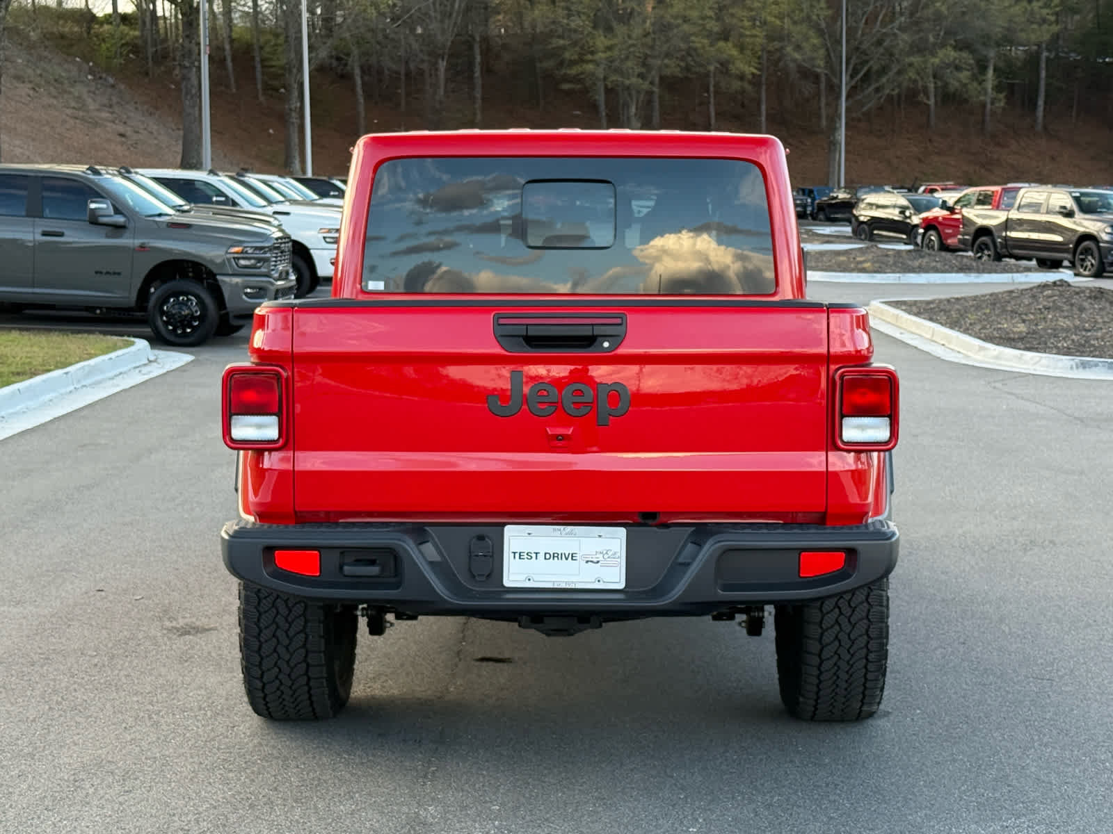 Used 2025 Jeep Gladiator Sport image 4