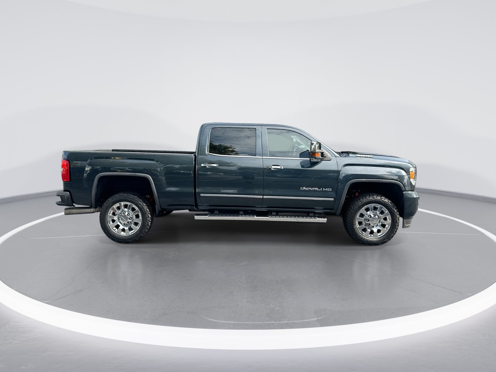Used 2019 GMC Sierra 2500 Denali w/ Duramax Plus Package AWD/4WD image 10