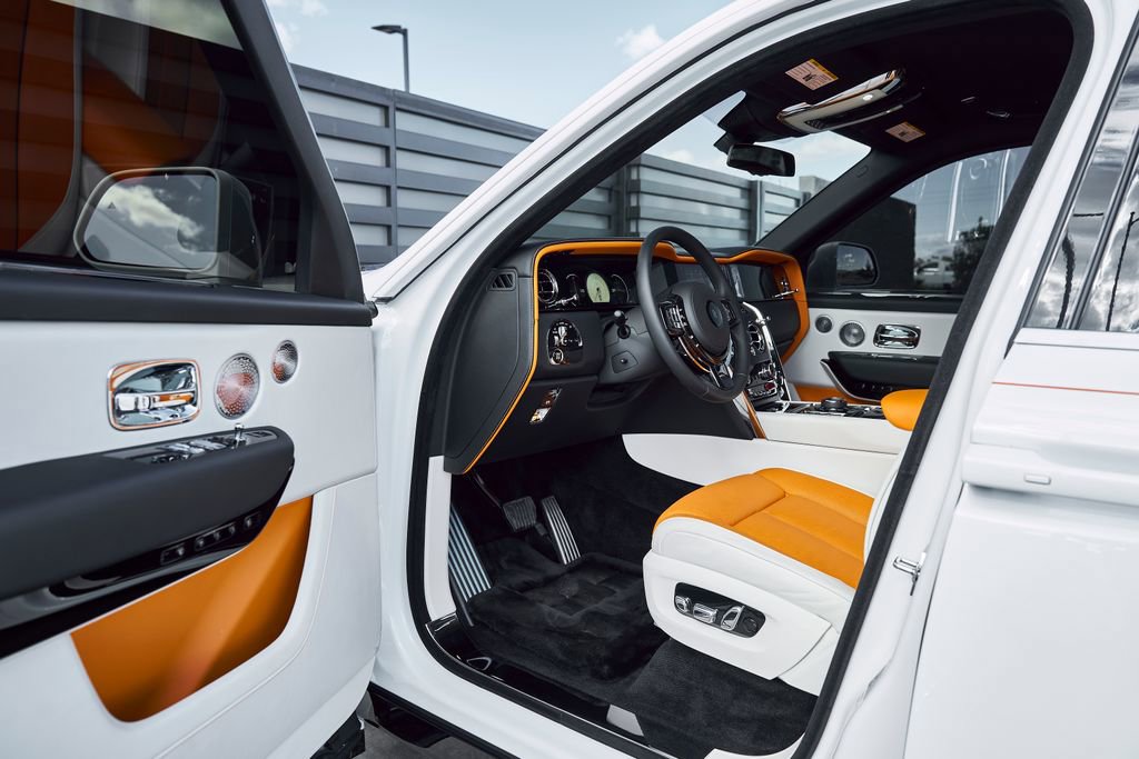 Used 2026 Rolls-Royce Cullinan AWD/4WD image 37