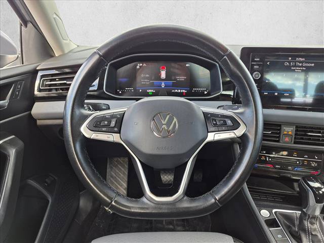 Used 2025 Volkswagen Jetta SE FWD image 13