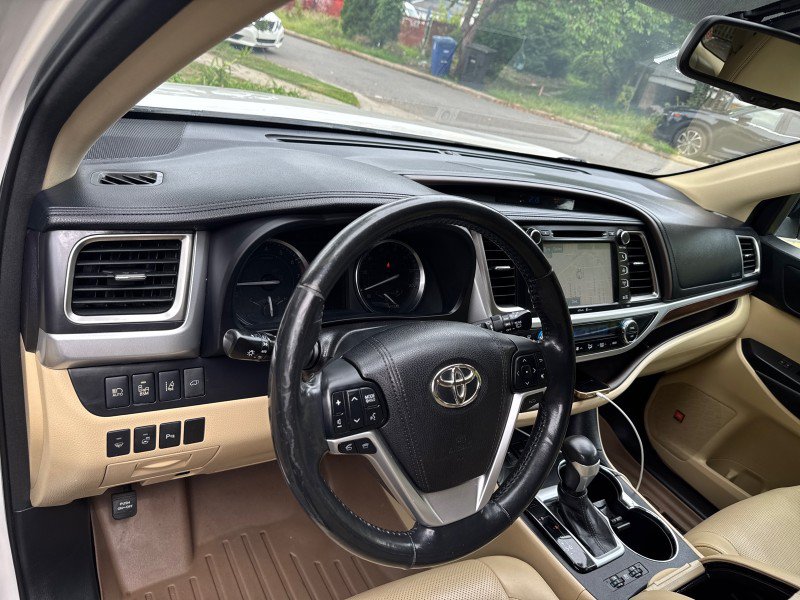 Used 2015 Toyota Highlander Limited Platinum AWD/4WD image 17
