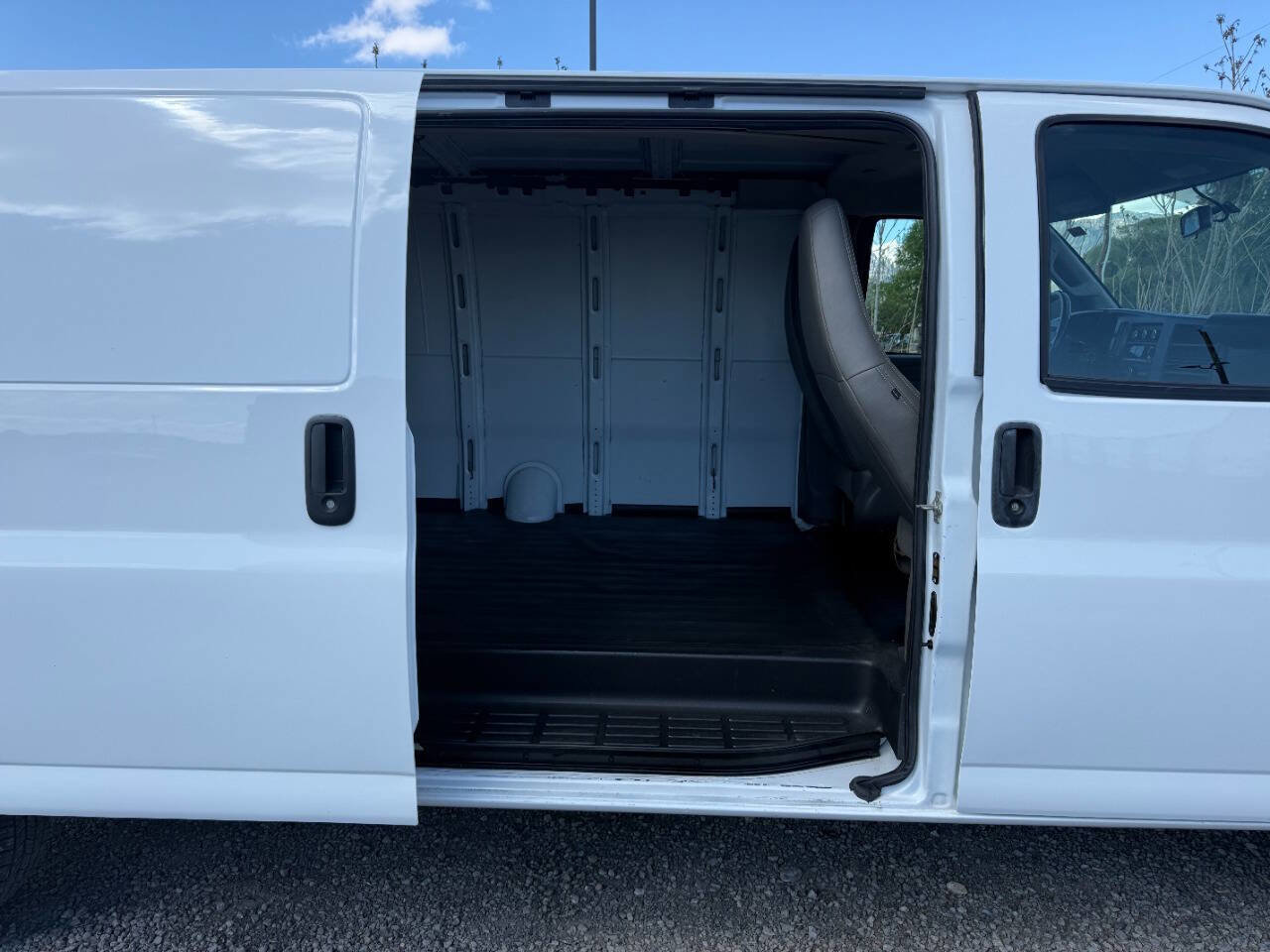 Used 2023 GMC Savana 2500 Extended w/ Driver Convenience Package RWD image 23