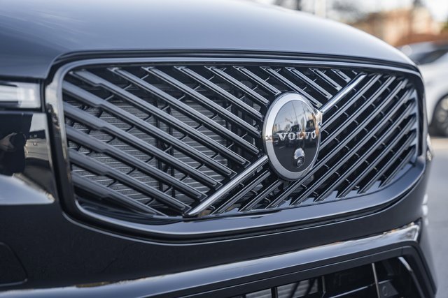 New 2026 Volvo XC60 B5 Plus w/ Protection Package Premier image 11