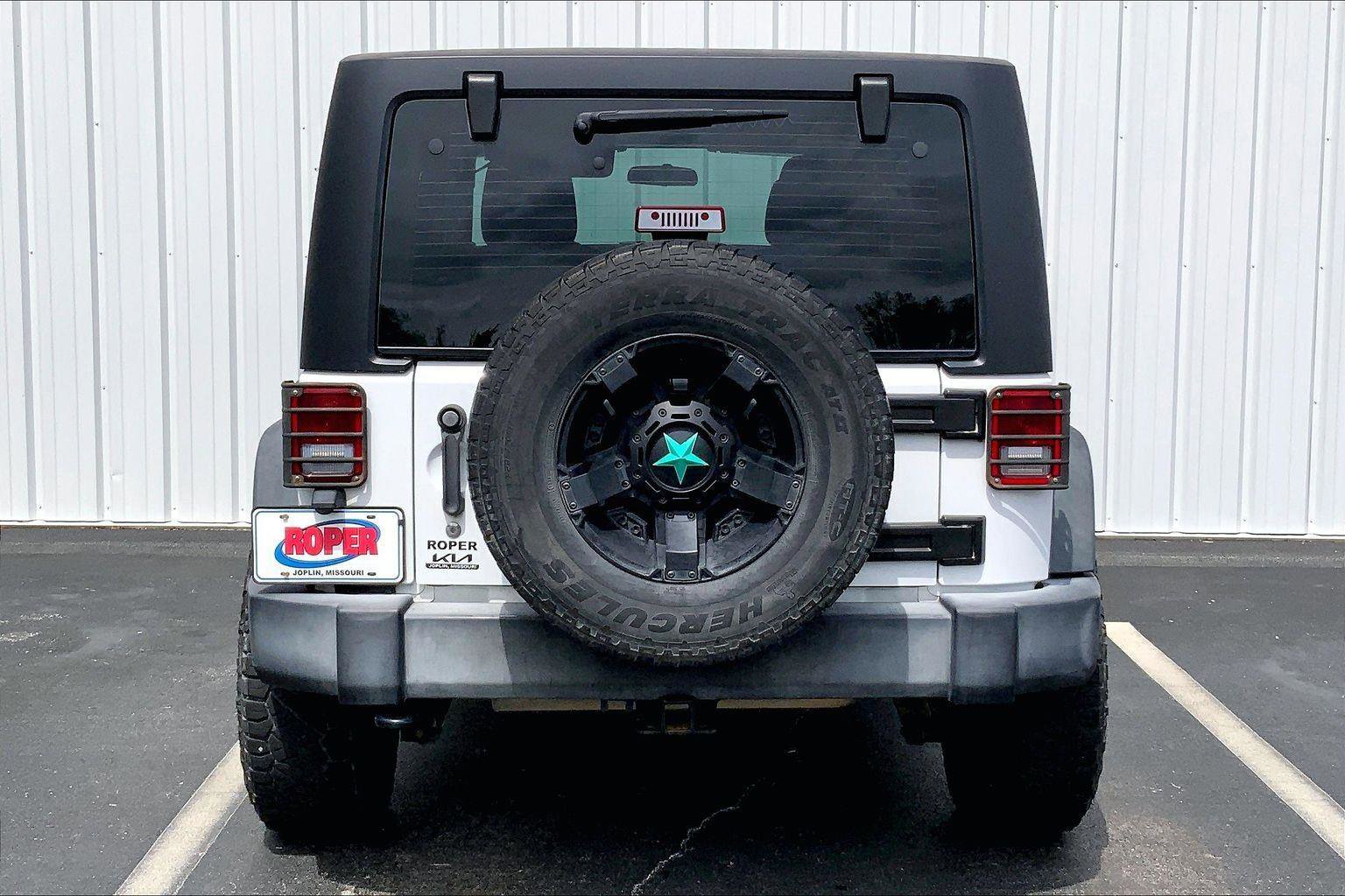 Used 2017 Jeep Wrangler Unlimited Sport w/ Connectivity Group image 4