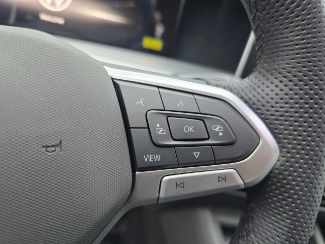 New 2025 Volkswagen Tiguan SE R-Line image 32