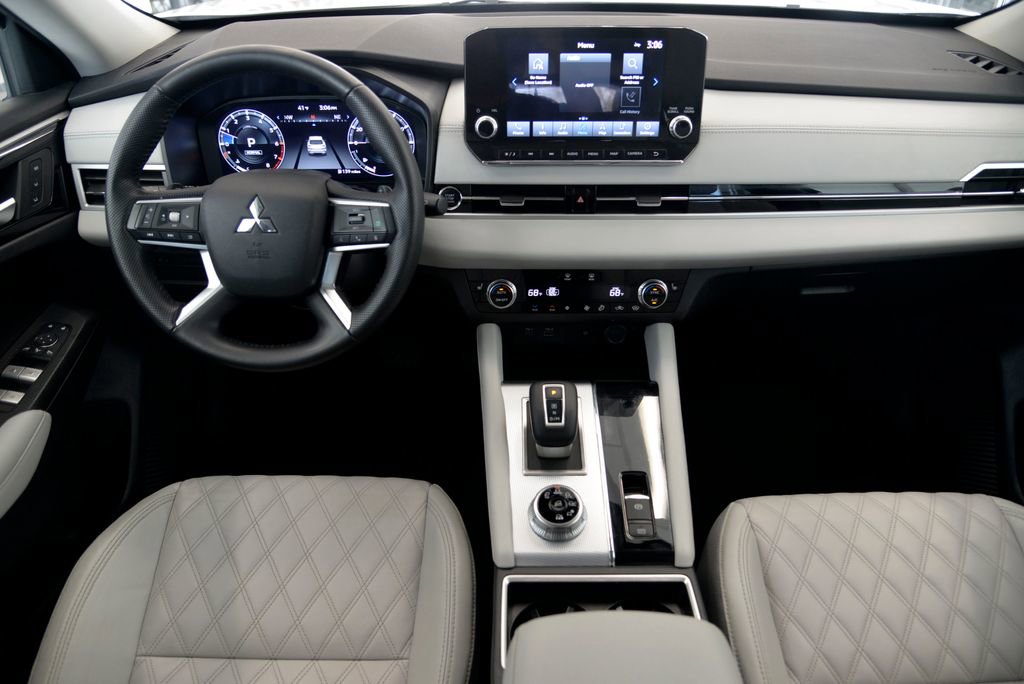 Used 2023 Mitsubishi Outlander SEL image 17