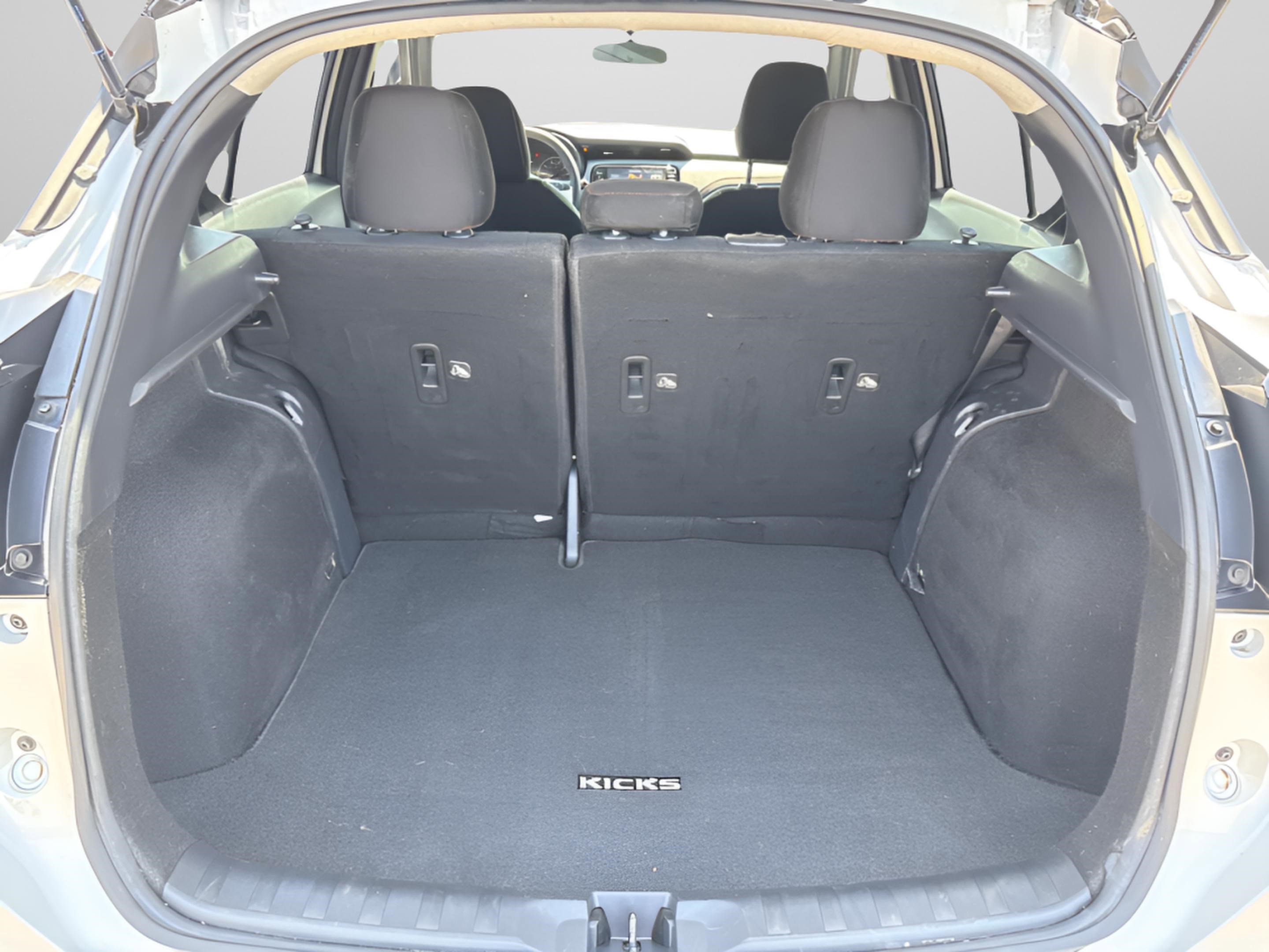 Used 2021 Nissan Kicks SR image 11