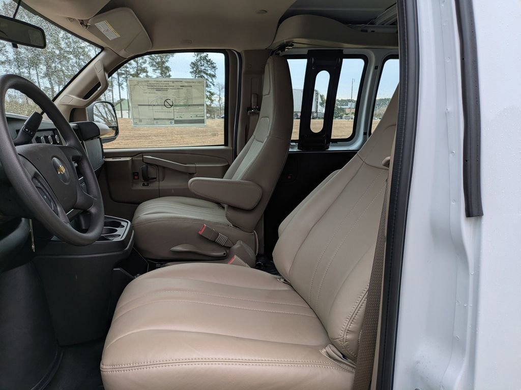 New 2025 Chevrolet Express 2500 Work Van 3D Extended Cargo Van w/ Driver Convenience Package image 14