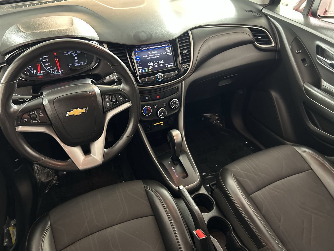 Used 2021 Chevrolet Trax LT w/ LT Convenience Package FWD image 23