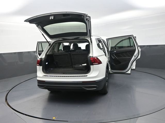 Used 2023 Volkswagen Tiguan SE w/ Panoramic Sunroof Package image 35
