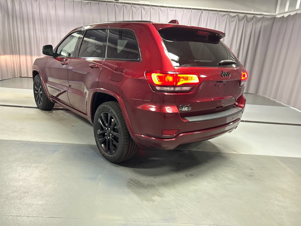 Used 2022 Jeep Grand Cherokee Laredo X AWD/4WD image 5