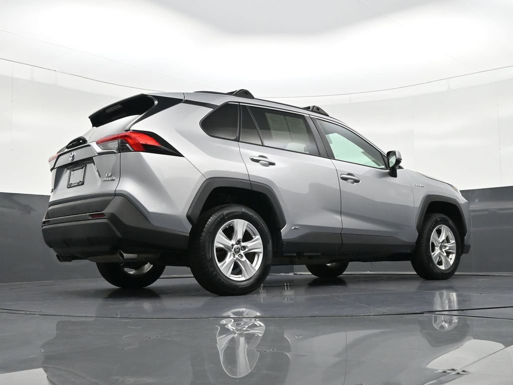 Used 2021 Toyota RAV4 LE image 28