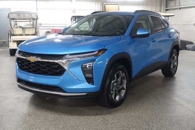 Used 2025 Chevrolet Trax LT FWD image 3