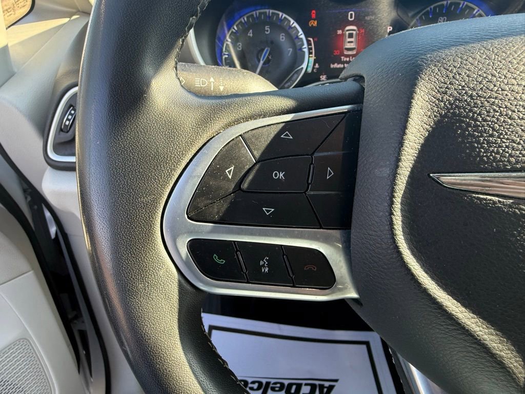 Used 2022 Chrysler Pacifica Touring-L image 28