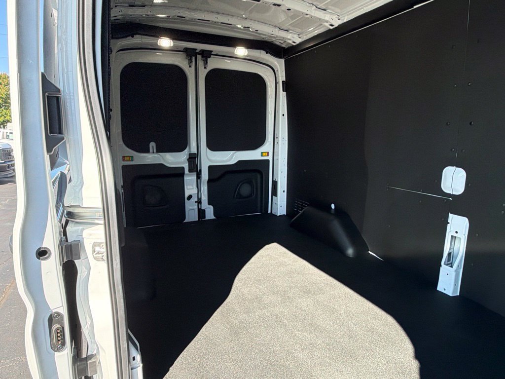 New 2027 Ford Transit 250 148 Medium Roof w/ Load Area Protection Package RWD image 29