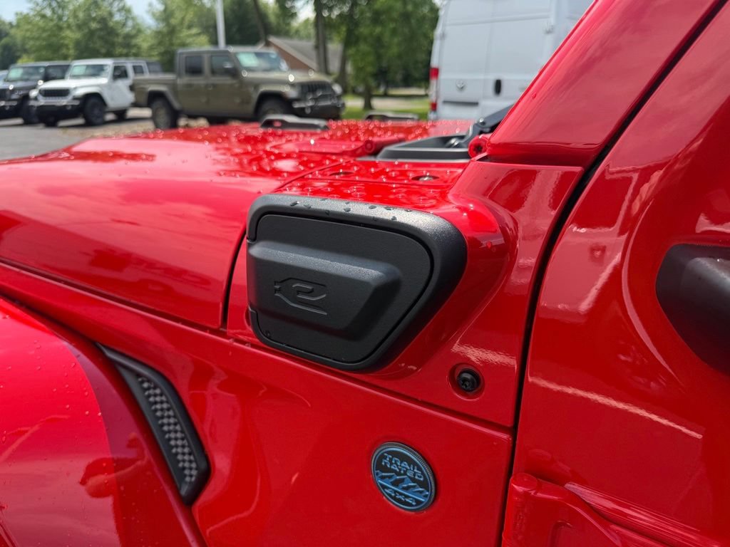 Used 2025 Jeep Wrangler Unlimited Sahara w/ Safety Group AWD/4WD image 10