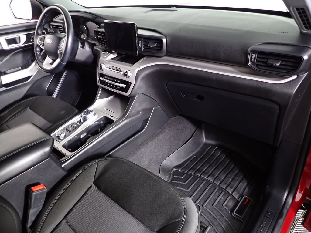 Used 2023 Ford Explorer XLT AWD/4WD image 37