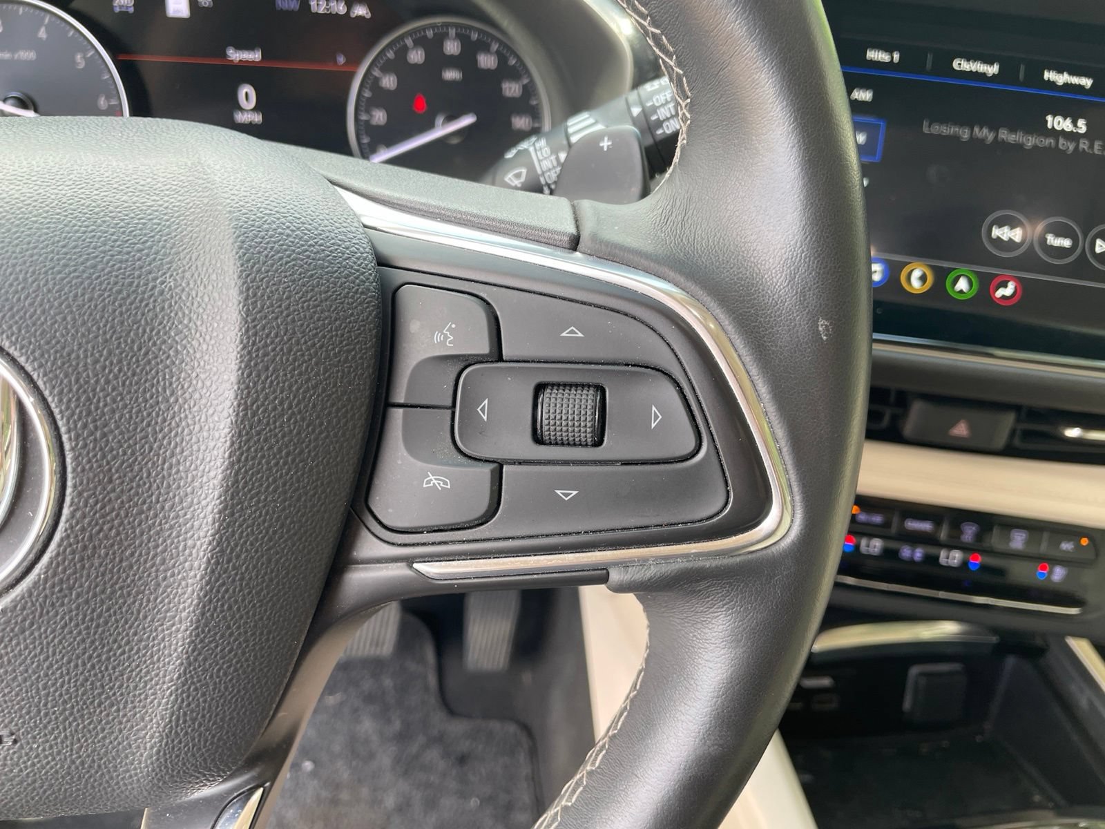 Used 2023 Buick Envision Avenir AWD/4WD image 21