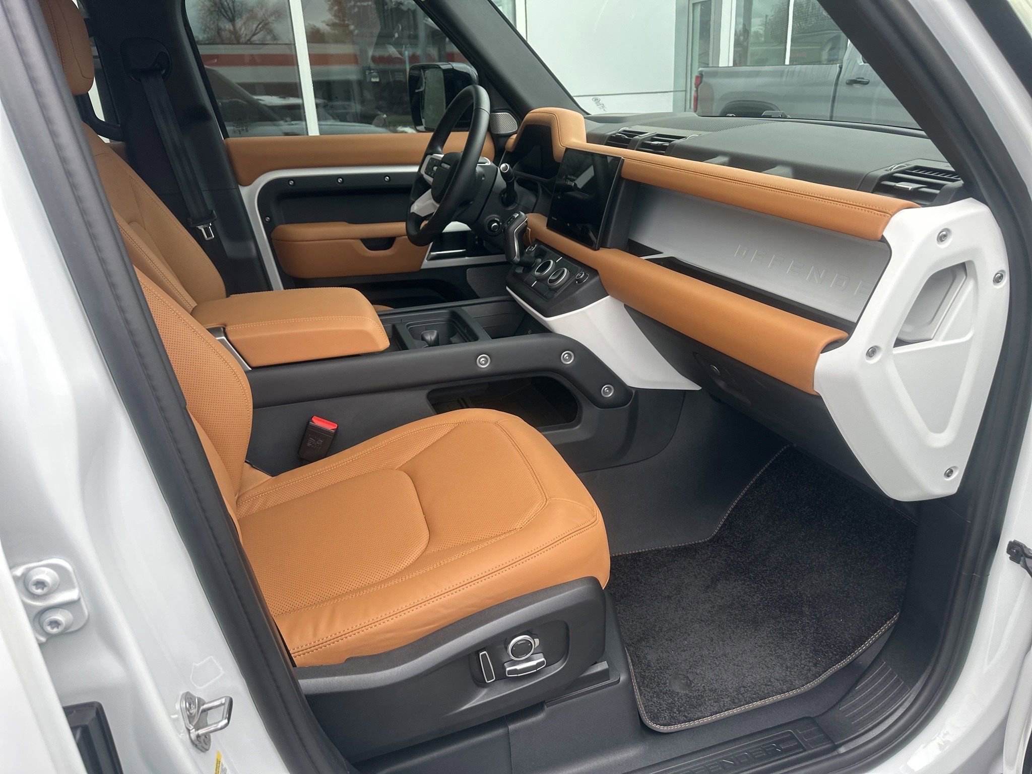 Used 2024 Land Rover Defender 130 S image 18