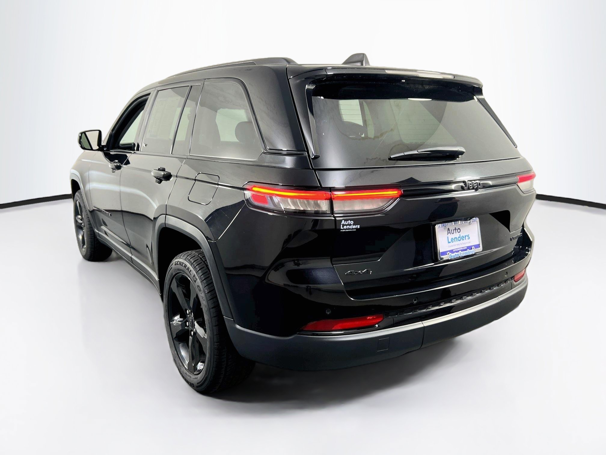 Used 2023 Jeep Grand Cherokee Limited w/ Black Appearance Package AWD/4WD image 7
