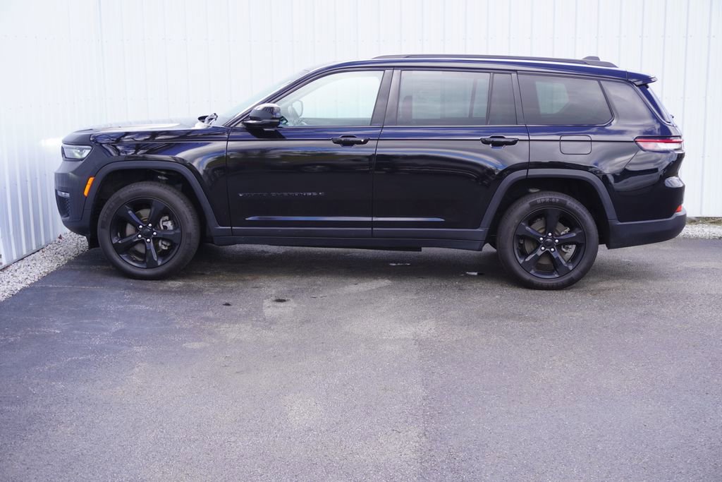 Used 2023 Jeep Grand Cherokee L Limited w/ Black Appearance Package AWD/4WD image 3