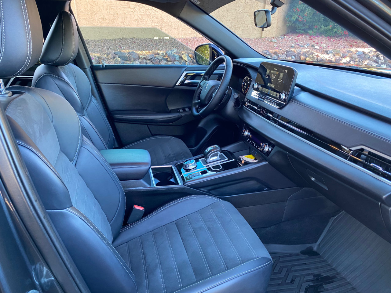 Used 2024 Mitsubishi Outlander SE Black Edition image 61