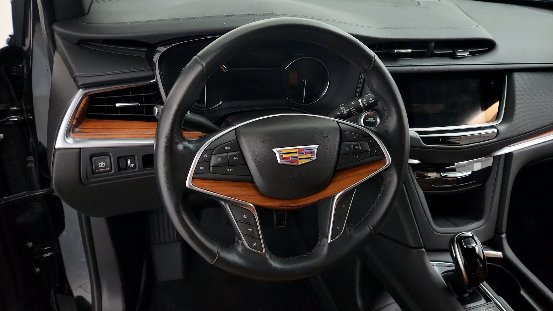 Used 2024 Cadillac XT5 Premium Luxury w/ LPO, Floor Liner Package FWD image 18